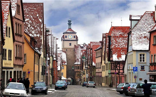 近些年<a style='color:#268bd1;cursor:pointer;' href='/zzjj.html'>德國經(jīng)濟(jì)</a>發(fā)展速猛,原因是什么? 近些年德國經(jīng)濟(jì)發(fā)展速猛,原因是什么?