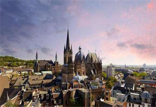 工作簽證，家屬相隨而行！