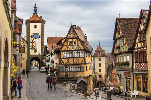 東西部的房產市場發展差異 東西部的房產市場發展差異