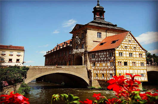 短暫的德國(guó)工作時(shí)間，為何經(jīng)濟(jì)依舊增長(zhǎng)速猛